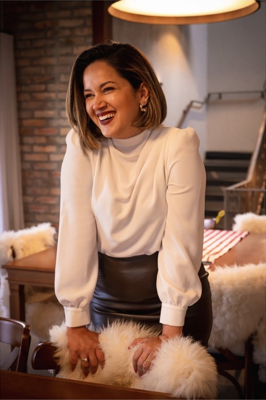 Ludmila Prado sorrindo